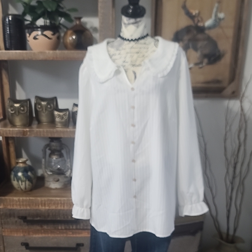 BloomChic White Lace-Collar Button Down Blouse